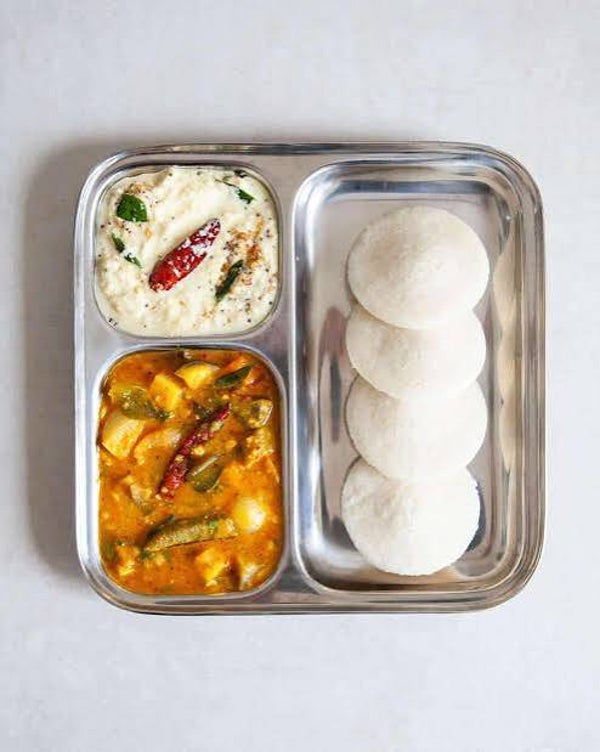 Idli (4pc) Sambar + Chutney