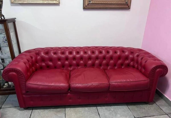 DIVANO CHESTERFIELD IN PELLE  ROSSA