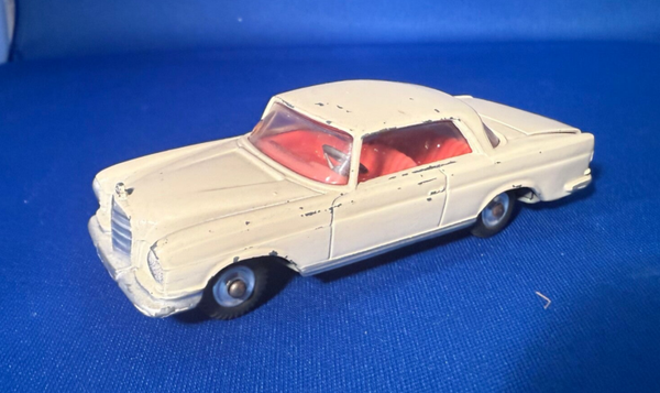 Mercedes-Benz 220 SE - 1/43 Corgi Toys