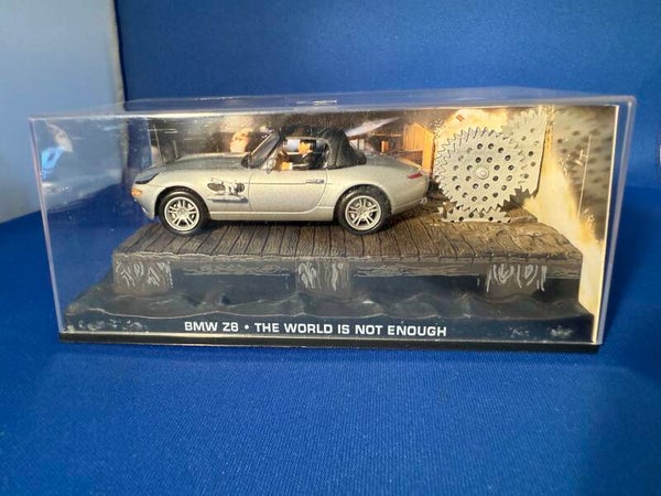 BMW Z8 007 - The World Is Not Enough - 1/43 Universal Hobbies