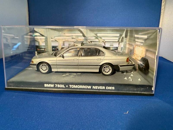 BMW 750iL 007 - Tomorrow Never Dies - 1/43 Universal Hobbies
