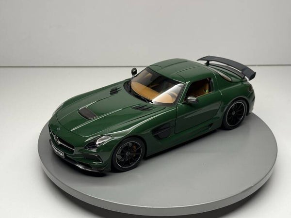Mercedes Benz SLS AMG Black Series Green - 1/18 Minichamps