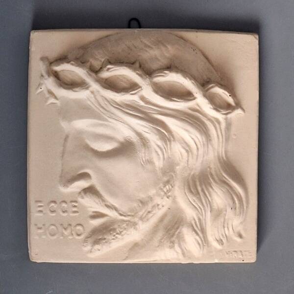 Bas-relief du Christ souffrant