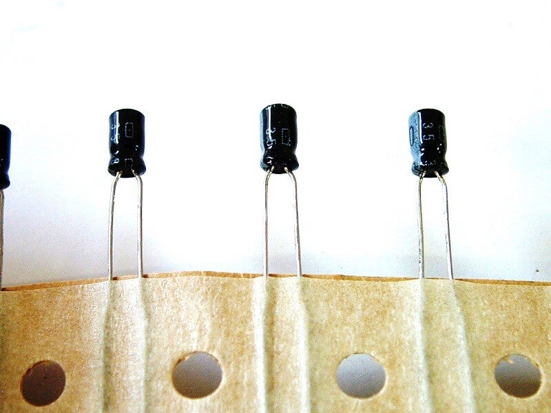 Condensateur Aluminium - 1MF 50V (Lot de 5)