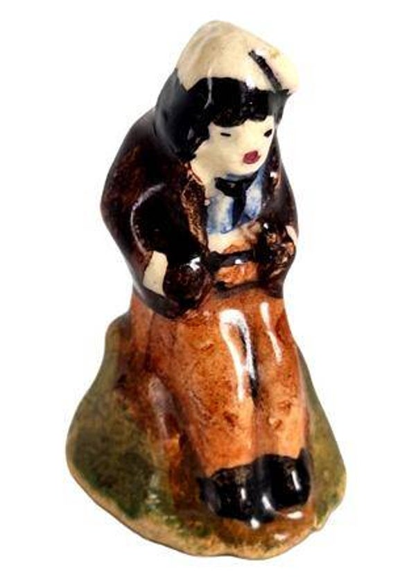 Fève ancienne - Homme assis