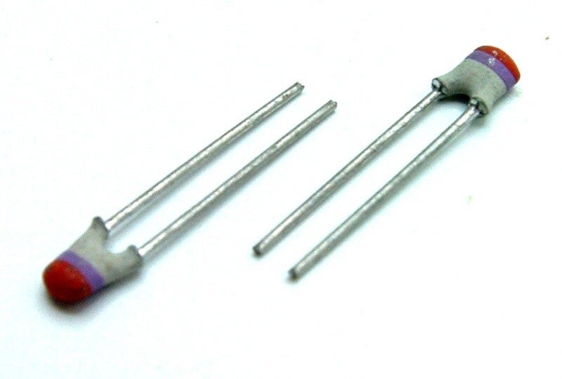 Condensateur Céramique - 0.82PF 100V