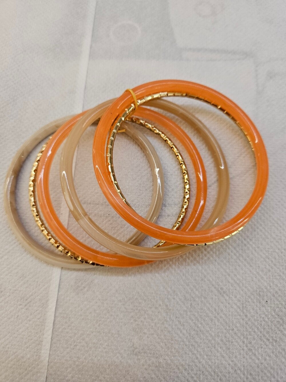 Bracelets en lot ton orange