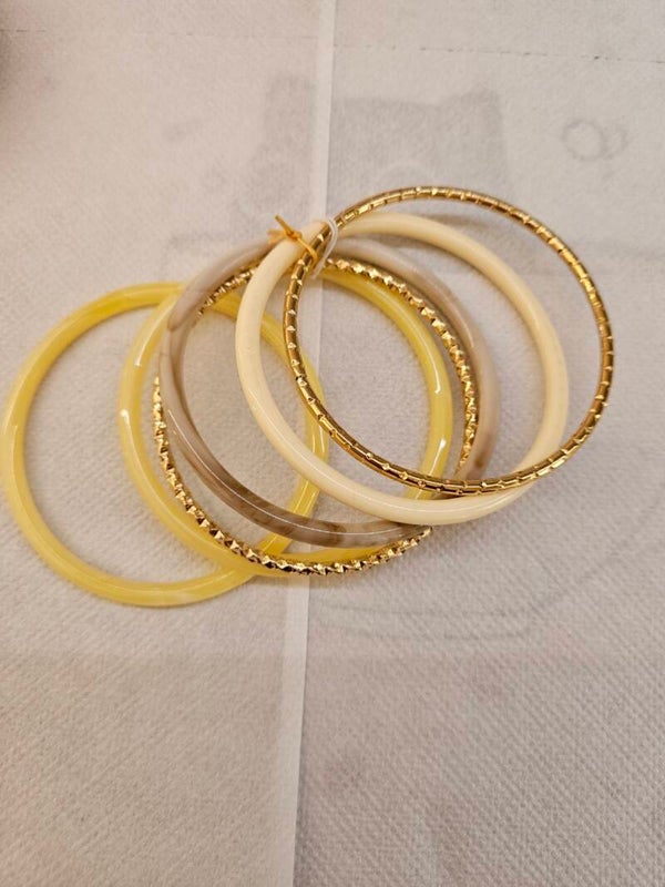 Bracelets en lot ton jaune