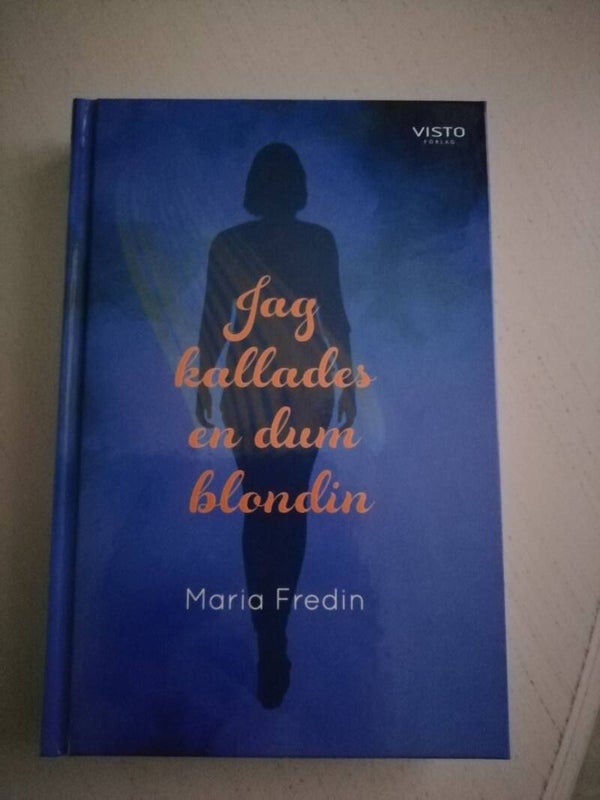 Jag kallades en dum blondin
