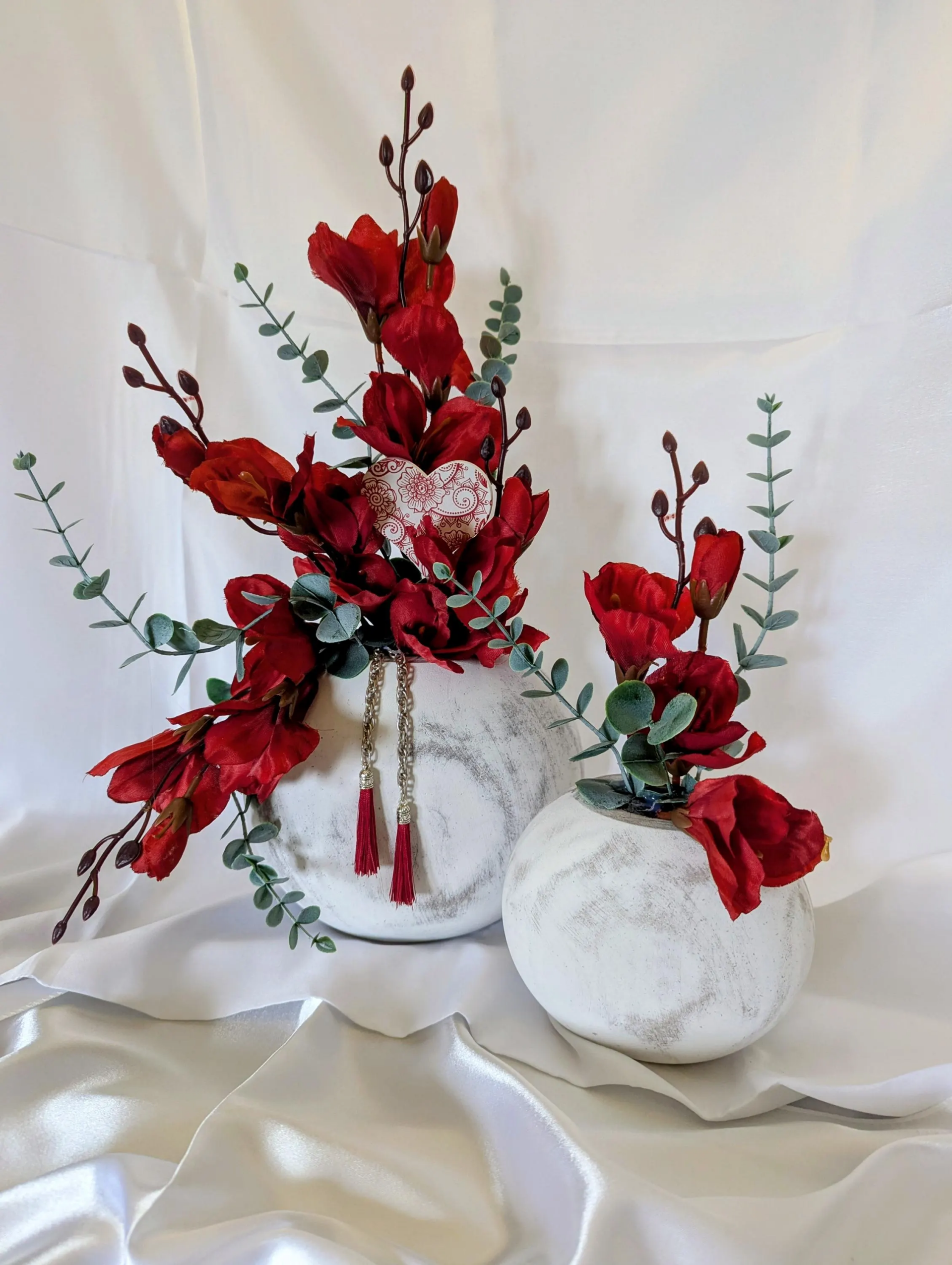 vase en bois décors rouge