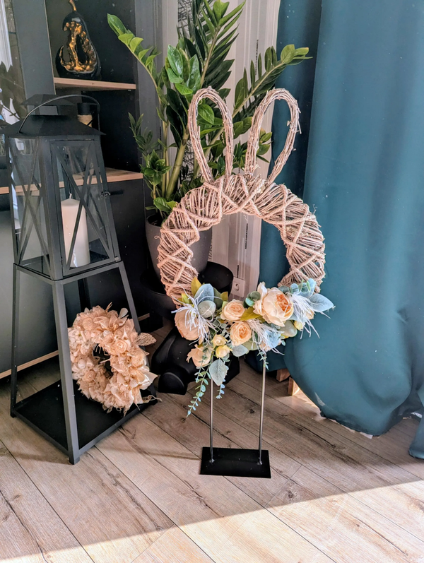 Couronne de pâques sur pied