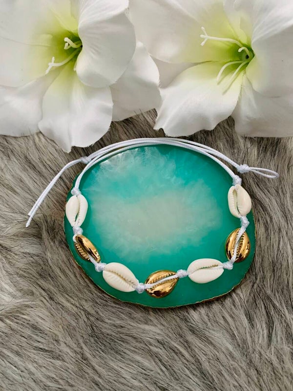 With a little touch of gold shells anklet