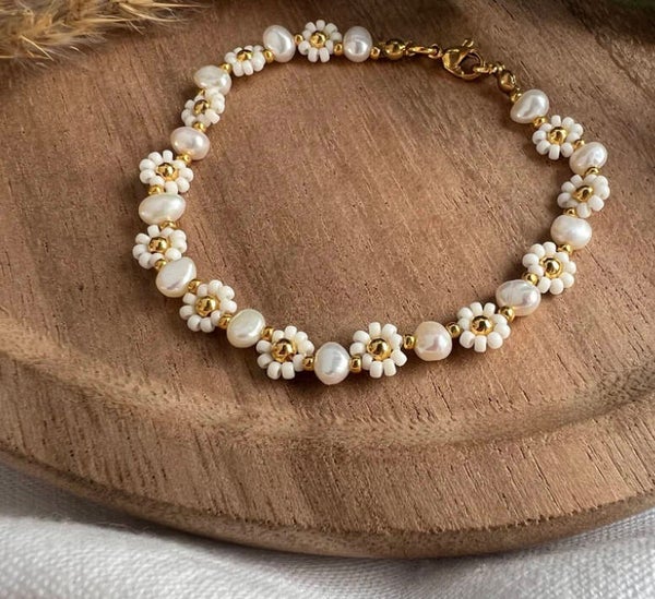 Daisy pearl bracelet