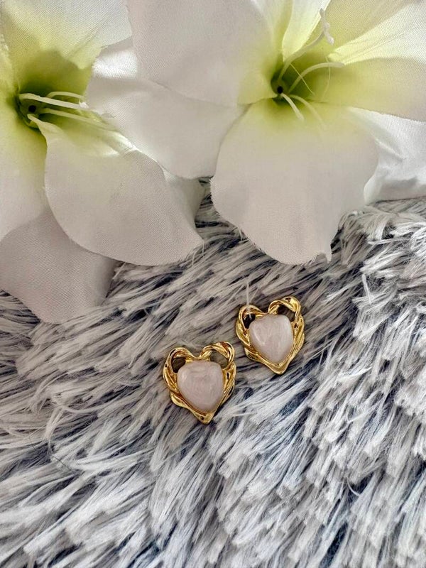 Parelmoer heart studs earrings