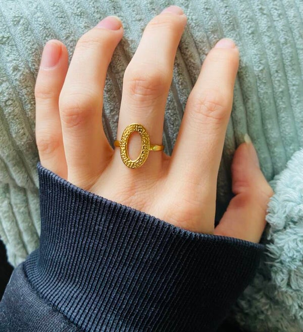 Oval statement ring
