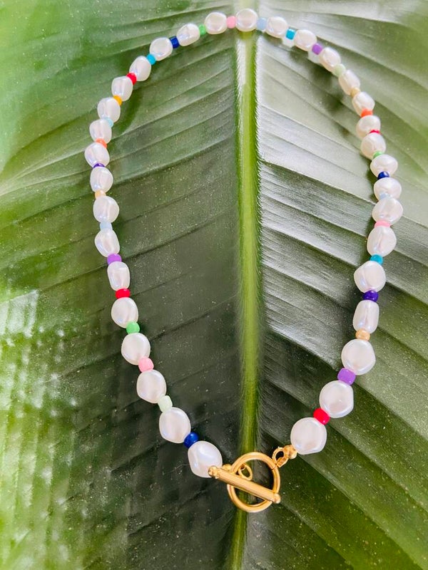 Multicolor pearl choker