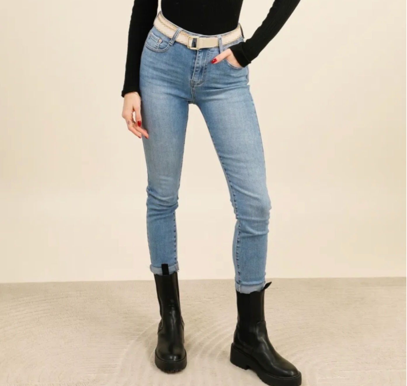 Slim fit jeans met riem blauw