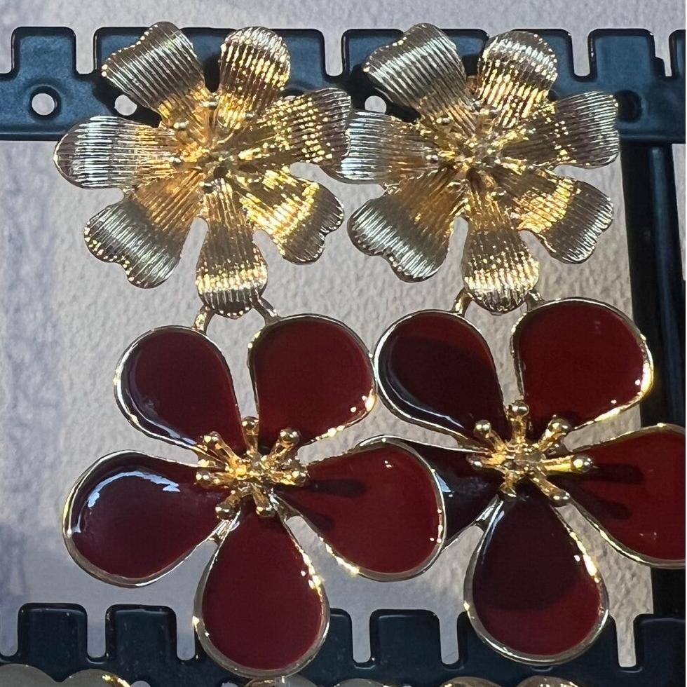 Oorbellen flower goud/bordeauxrood of goud/wit
