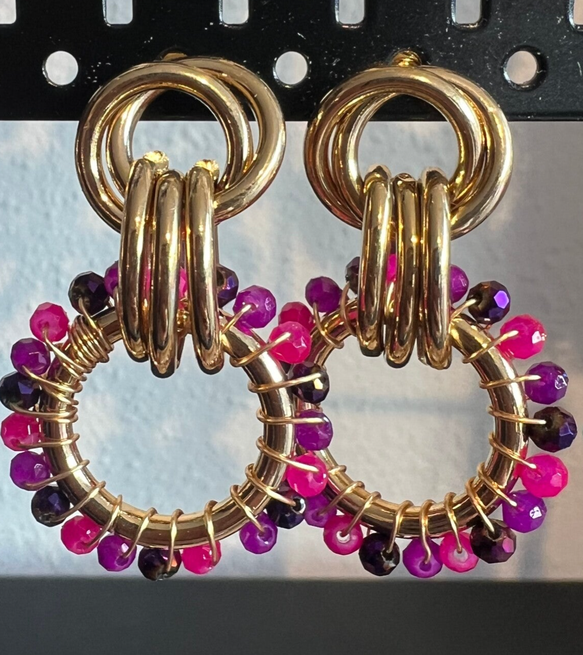 Oorbellen | oorstekers | goud met Roze/Paars