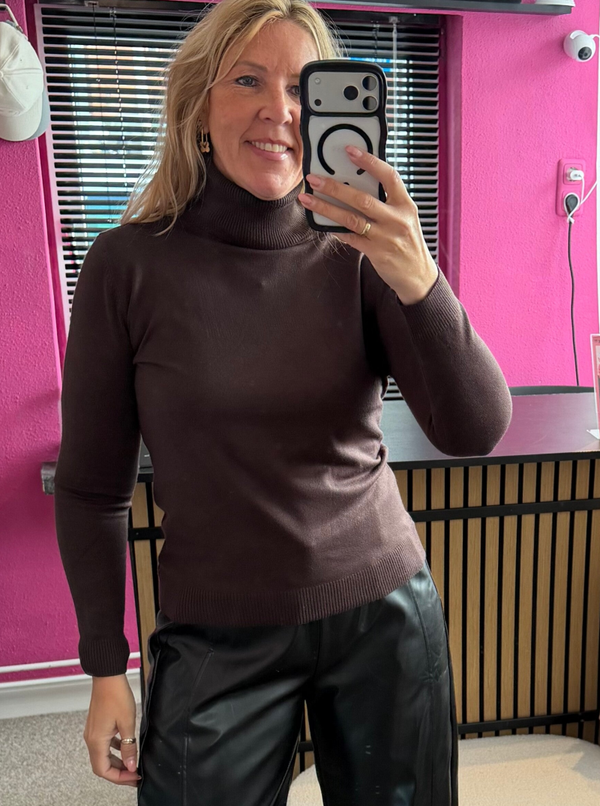 Basic soft coltrui Carmen Bruin