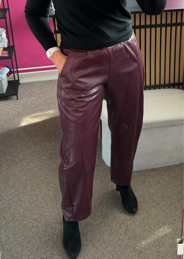 Leatherlook Ballonbroek met Riem – Bordeaux (wijnrood)