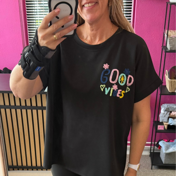 T-shirt "Good Vibes" – Zwart