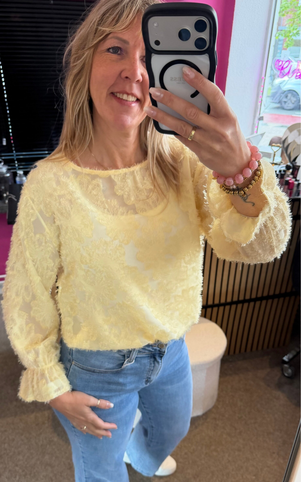 Blouse Gigi met kanten fluffy detail Geel