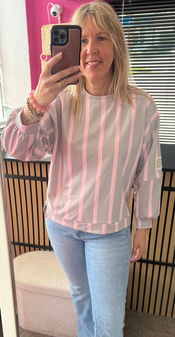 Sweater pastel met patch "Life isn't perfect.." Licht taupe/Roze