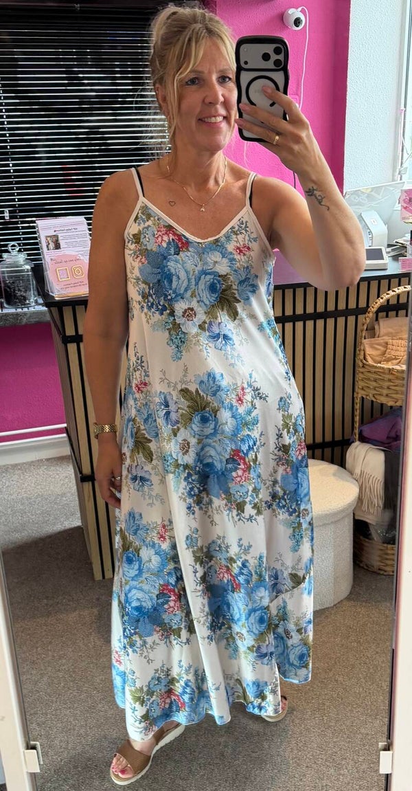 Satijnen jurk met bloemenprint Blauw