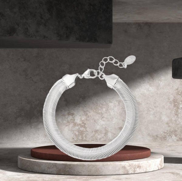 Armband plat met ribbel structuur zilver