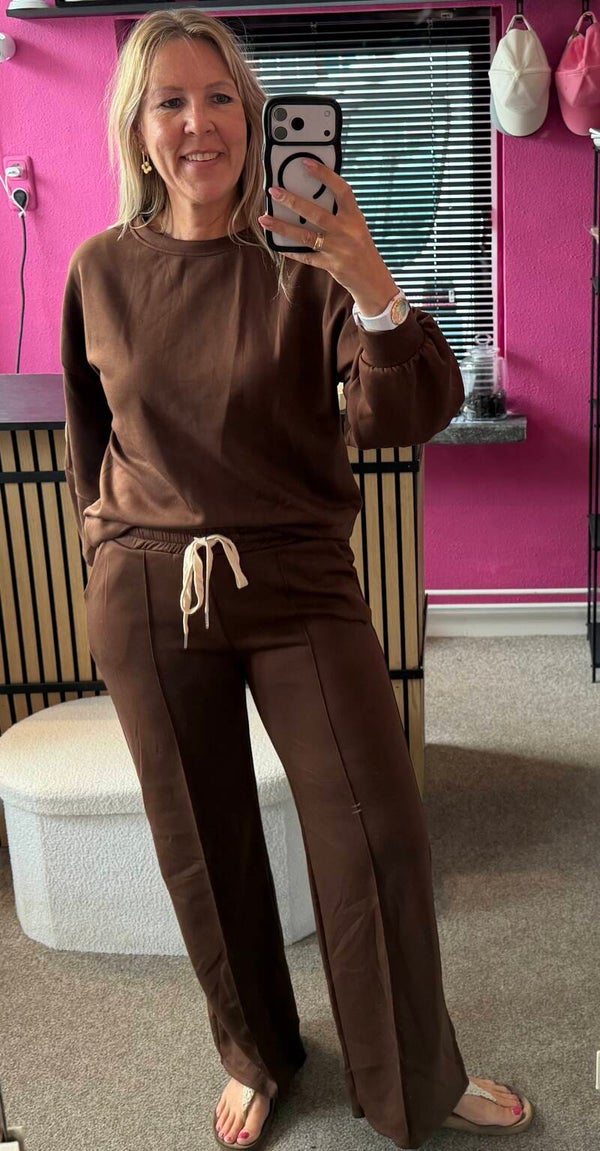 De "Life isn't perfect but your outfit can be" set lange mouw Caramel Bruin