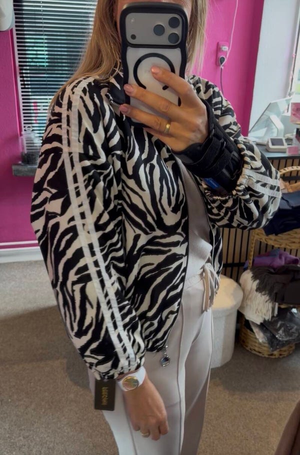 Zebra bomber jasje zwart/wit met witte strepen