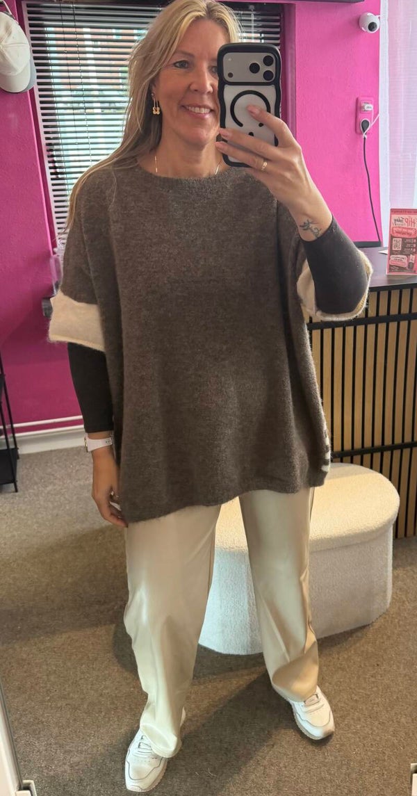 Zachte oversized trui met boothals +size Taupe