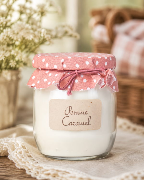 Bougie parfumée Pomme Caramel - pot de yaourt 100g
