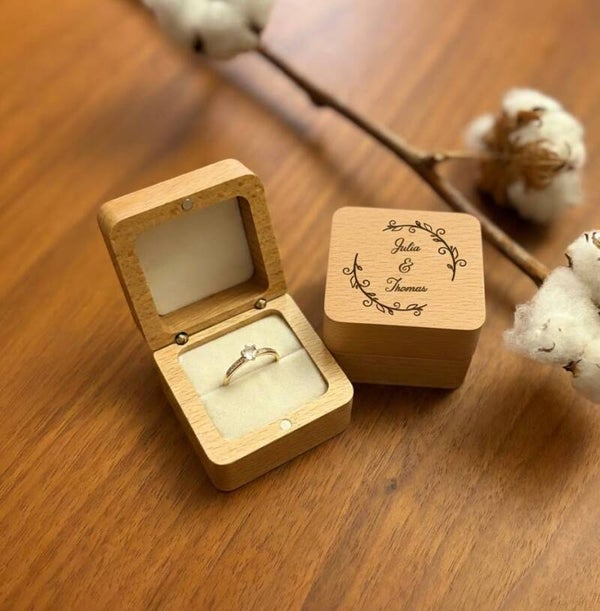 Individuelle Holz-Ringbox mit Gravur