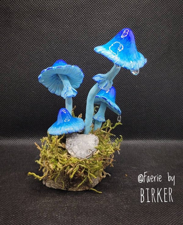 VERKOCHT - Enchanting Mushrooms Blue OOAK
