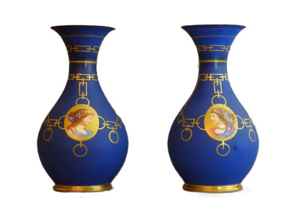Paire De Grands Vases Fuseau en Porcelaine De Paris Vers 1830
