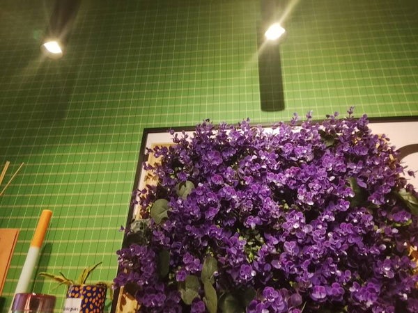 Jardin Violet Un relief floral spectaculaire qui transforme instantanément le mur.