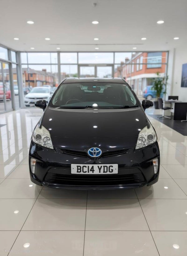 Toyota prius hybrid 2014 low milage 58000 mot 1 year