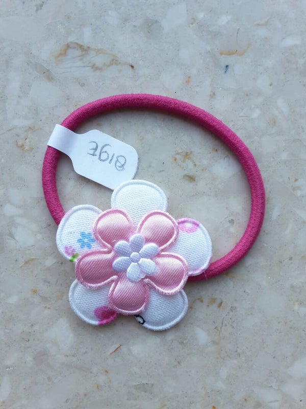 Roze elastiek met bloem