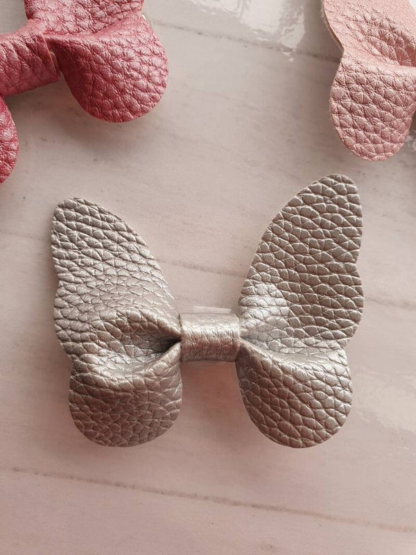 Alligator clip met vlinder