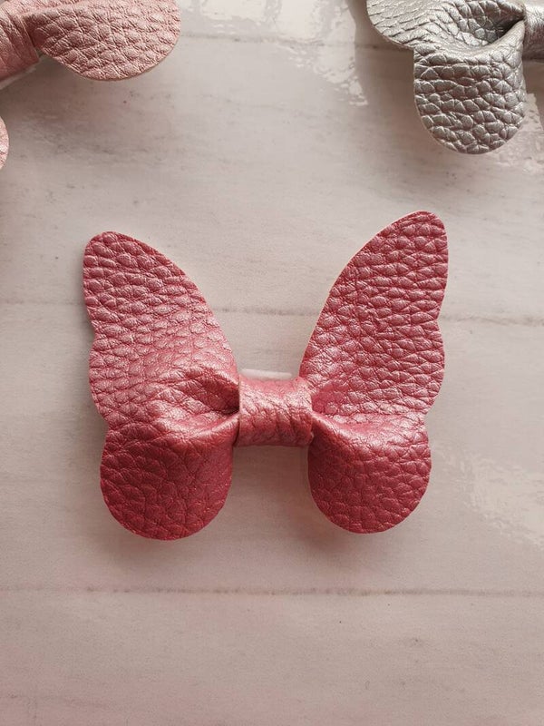 Alligator clip met vlinder