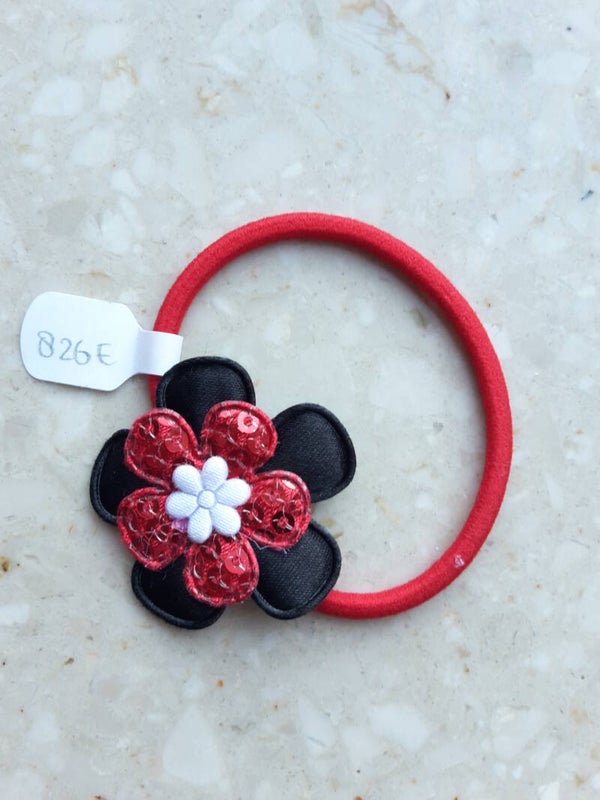Rood elastiek met bloem