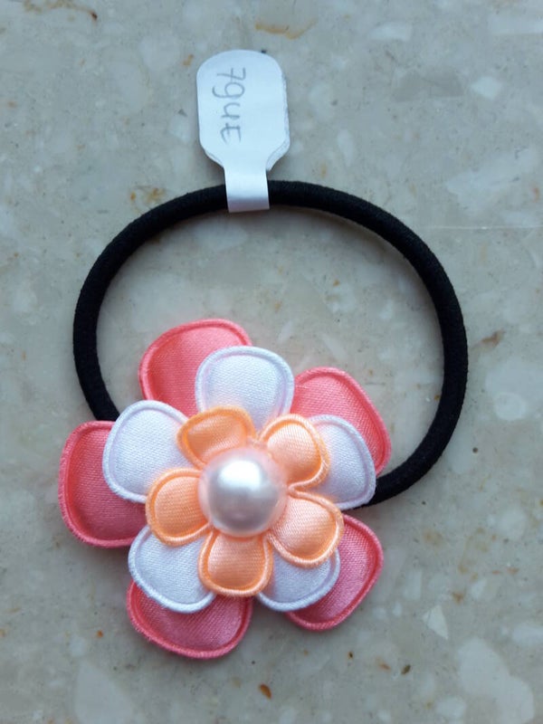 Zwart elastiek met bloem