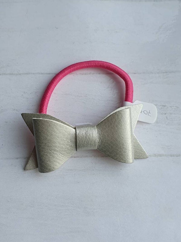 Roze elastiek met leren strik