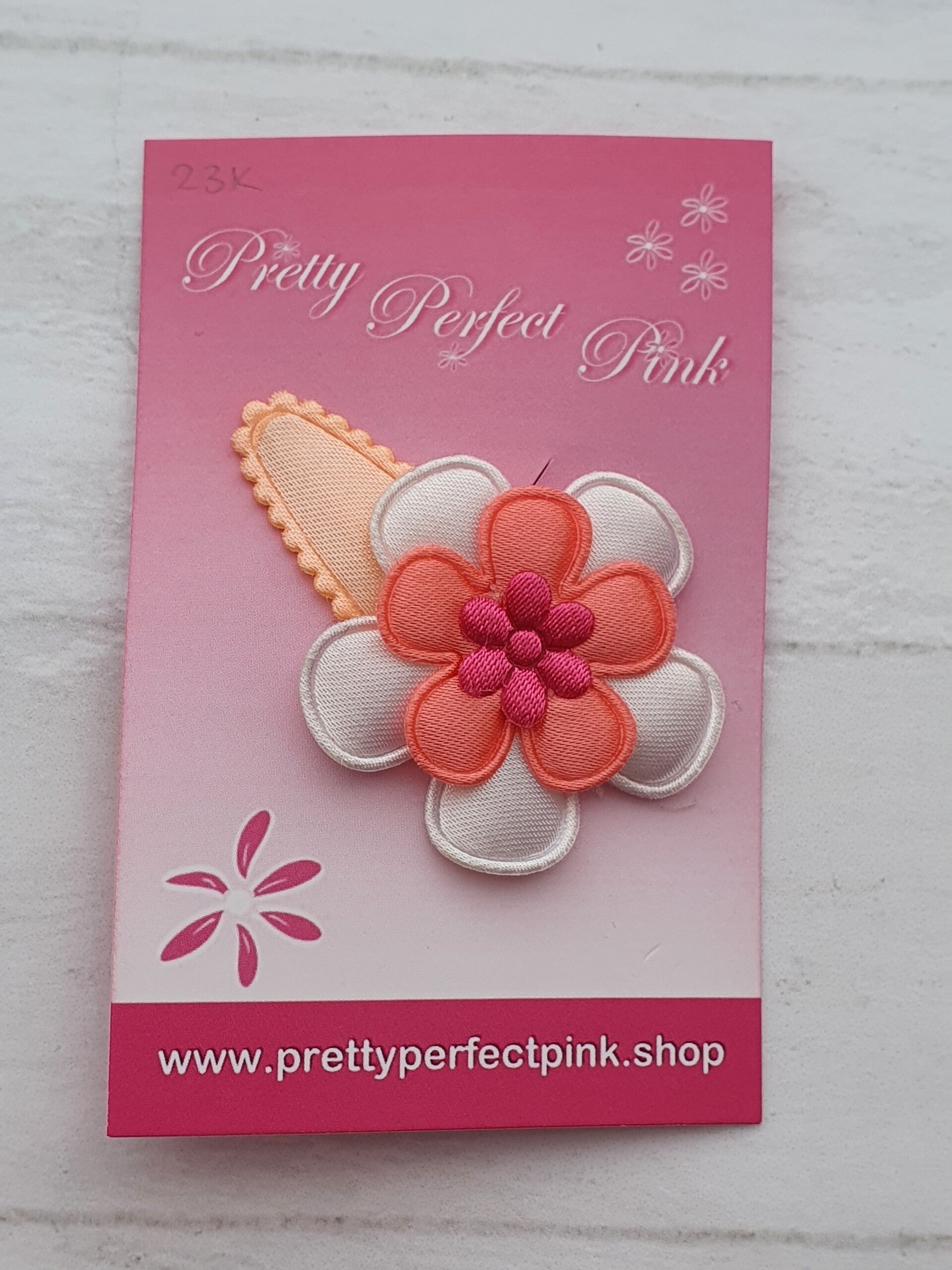 Peach haarspeldje met bloemetjes