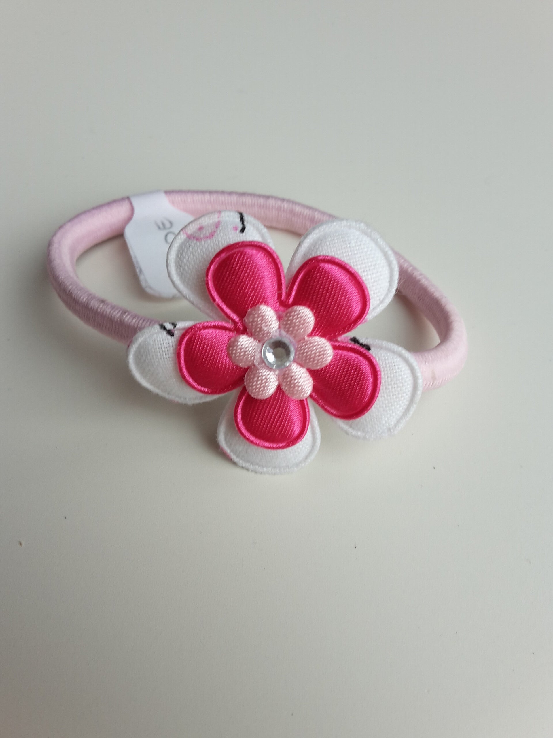 Roze elastiek met bloem