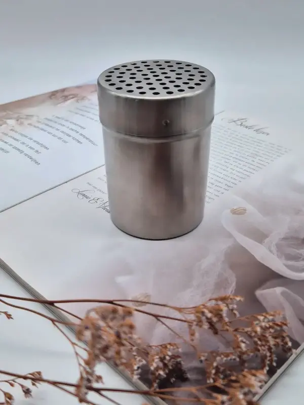 Kaasstrooier/kruidenstrooier met deksel