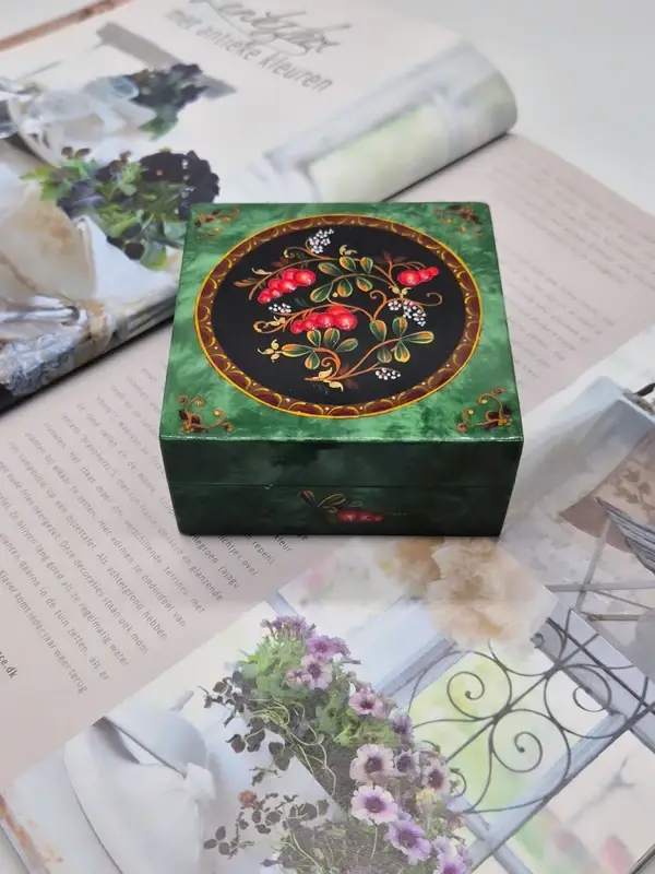 Handgeschilderde houten sieradendoos