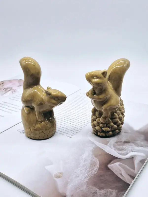 Set van twee eekhoorn decoratie beeldjes